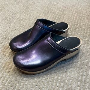 Sven Iridescent Purple Leather Clogs